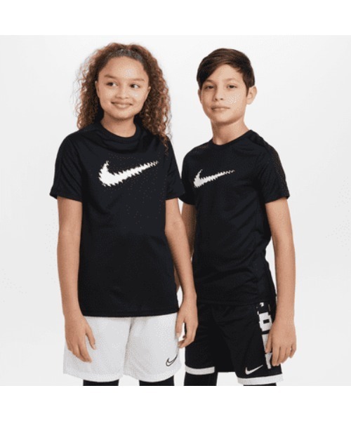 NIKE（ナイキ）の「《NIKEアパレル》ナイキ YTH アカデミー グラフィック S/Sトップ（Tシャツ/カットソー・キッズ・カーキ/ブラック/レッド/ロイヤルブルー・150/140/130/160）」の8枚目の写真