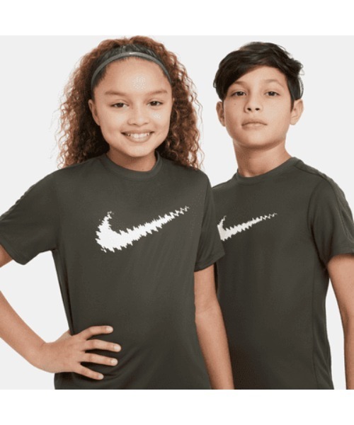 NIKE（ナイキ）の「《NIKEアパレル》ナイキ YTH アカデミー グラフィック S/Sトップ（Tシャツ/カットソー・キッズ・カーキ/ブラック/レッド/ロイヤルブルー・150/140/130/160）」の9枚目の写真