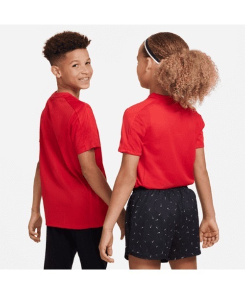 NIKE（ナイキ）の「《NIKEアパレル》ナイキ YTH アカデミー グラフィック S/Sトップ（Tシャツ/カットソー・キッズ・カーキ/ブラック/レッド/ロイヤルブルー・150/140/130/160）」の13枚目の写真