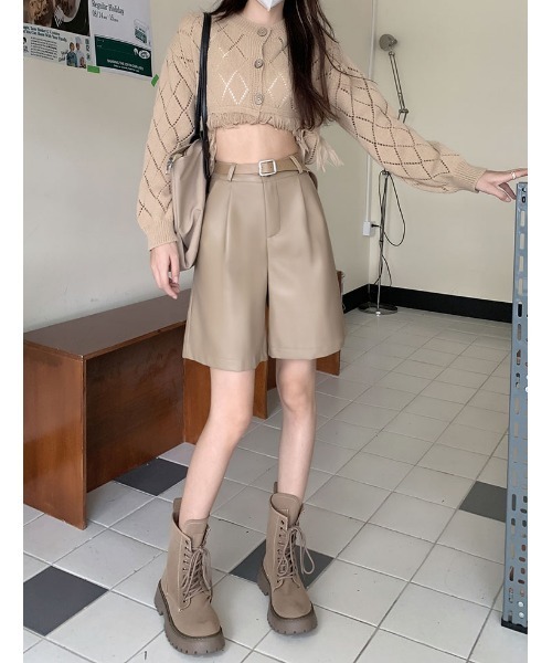 urge:(アージコロン )の「【URGE:】合成皮革 ハイウエスト ハーフパンツ(その他パンツ・レディース・ブラック/ベージュ・MEDIUM/X-LARGE/SMALL/LARGE)」の1枚目の写真