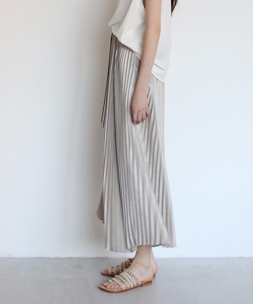 DRESSLAVE（ドレスレイブ）の「shiny asymmetric pleats skirt(シャイニーアシメトリックプリーツスカート)（スカート・レディース・シルバー・38）」の7枚目の写真
