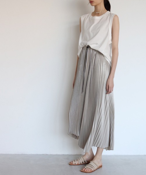 DRESSLAVE（ドレスレイブ）の「shiny asymmetric pleats skirt(シャイニーアシメトリックプリーツスカート)（スカート・レディース・シルバー・38）」の4枚目の写真
