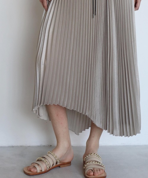 DRESSLAVE（ドレスレイブ）の「shiny asymmetric pleats skirt(シャイニーアシメトリックプリーツスカート)（スカート・レディース・シルバー・38）」の6枚目の写真