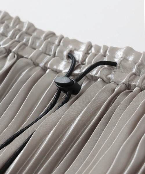 DRESSLAVE（ドレスレイブ）の「shiny asymmetric pleats skirt(シャイニーアシメトリックプリーツスカート)（スカート・レディース・シルバー・38）」の15枚目の写真