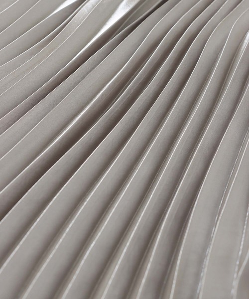 DRESSLAVE（ドレスレイブ）の「shiny asymmetric pleats skirt(シャイニーアシメトリックプリーツスカート)（スカート・レディース・シルバー・38）」の11枚目の写真