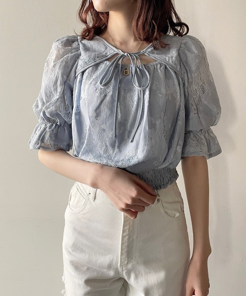 one way（ワンウェイ）の「デコルテレーストップス（シャツ/ブラウス・レディース・ブラック/ホワイト/ブルー/ピンク・FREE）」の3枚目の写真