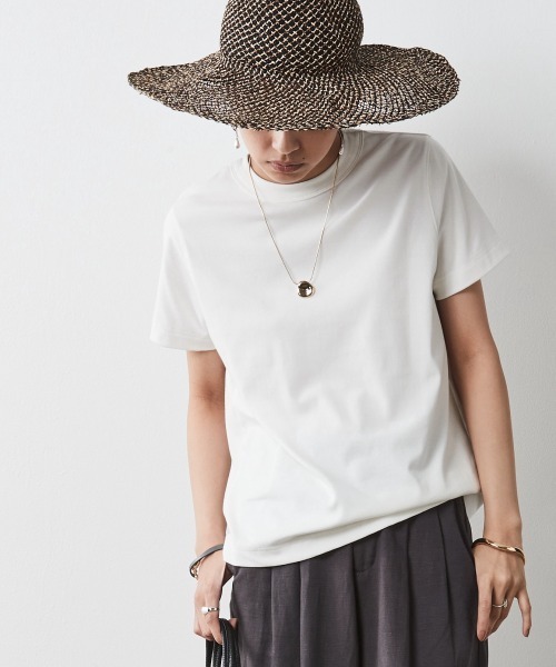 CHIC STYLE(シックスタイル)の「<大きいサイズ>シンプルコンパクトTシャツ シックスタイル(Tシャツ/カットソー・レディース・ネイビー/オフホワイト/ブラック・LL/5L/4L/3L/L)」の2枚目の写真