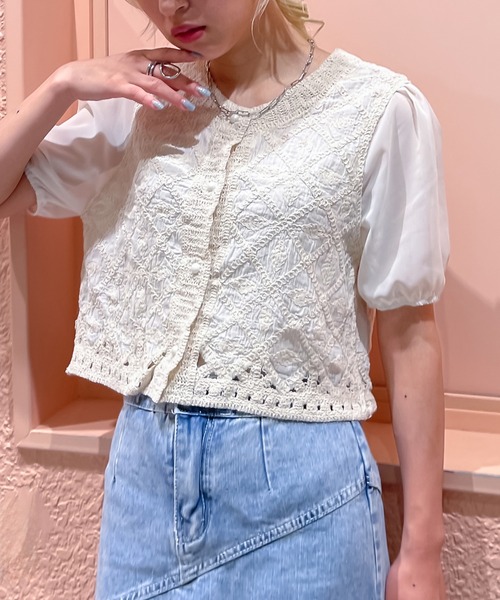 SpRay（スプレイ）の「刺繍編みブラウス（シャツ/ブラウス・レディース・ライトベージュ/ホワイト・FREE）」の2枚目の写真