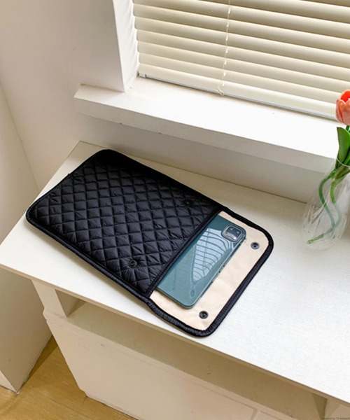 TONE SELECT GOODS(トーンセレクトグッズ)の「Liaa/キルティング PC タブレットケース 11インチ/13インチ A18066(PC・タブレットケース・レディース・ホワイト/ブラック/ベージュ/ピンク・B/A)」の6枚目の写真