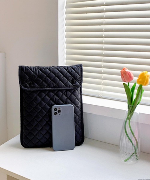 TONE SELECT GOODS(トーンセレクトグッズ)の「Liaa/キルティング PC タブレットケース 11インチ/13インチ A18066(PC・タブレットケース・レディース・ホワイト/ブラック/ベージュ/ピンク・B/A)」の7枚目の写真