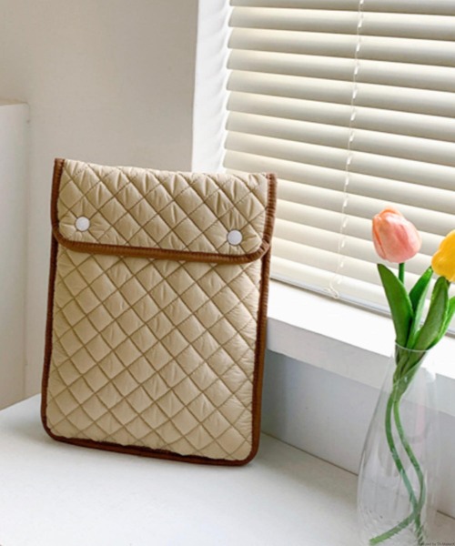 TONE SELECT GOODS(トーンセレクトグッズ)の「Liaa/キルティング PC タブレットケース 11インチ/13インチ A18066(PC・タブレットケース・レディース・ホワイト/ブラック/ベージュ/ピンク・B/A)」の9枚目の写真