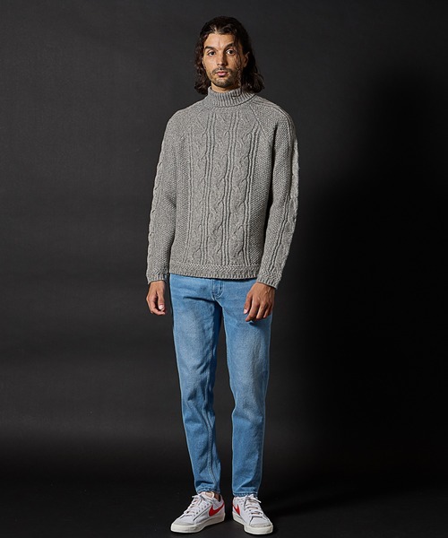 RATTLE TRAP（ラトルトラップ）の「リサイクルポリエステルケーブル編みタートルニット（ニット/セーター・メンズ・オフホワイト/グレー/ブルー・LL/L/M）」の10枚目の写真