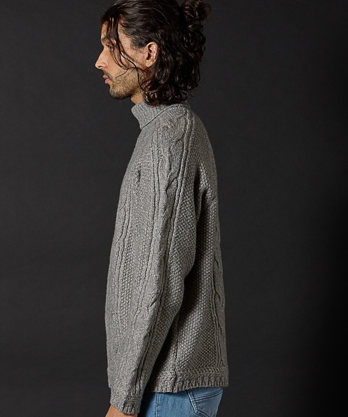 RATTLE TRAP（ラトルトラップ）の「リサイクルポリエステルケーブル編みタートルニット（ニット/セーター・メンズ・オフホワイト/グレー/ブルー・LL/L/M）」の13枚目の写真