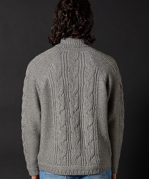 RATTLE TRAP（ラトルトラップ）の「リサイクルポリエステルケーブル編みタートルニット（ニット/セーター・メンズ・オフホワイト/グレー/ブルー・LL/L/M）」の14枚目の写真