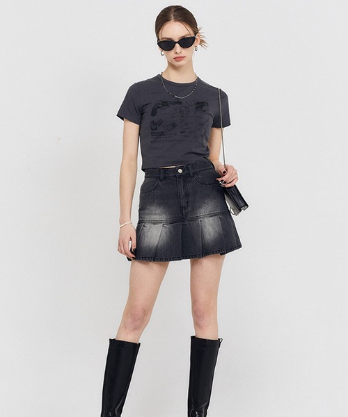 ODD STUDIO（オッドスタジオ）の「ODD STUDIO(オッドスタジオ)/collage graphic crop T-shirt/カレッジ グラフィック クロップ Tシャツ（Tシャツ/カットソー・レディース・ホワイト/グレー・F）」の3枚目の写真