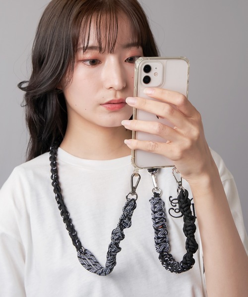 SPINNS（スピンズ）の「【選べるスマホショルダー】3WAYヒモショルダーストラップ　スマホストラップ（スマホグッズ・レディース・ブラック/ネイビー/ベージュ/グレー・ONESIZE）」の13枚目の写真