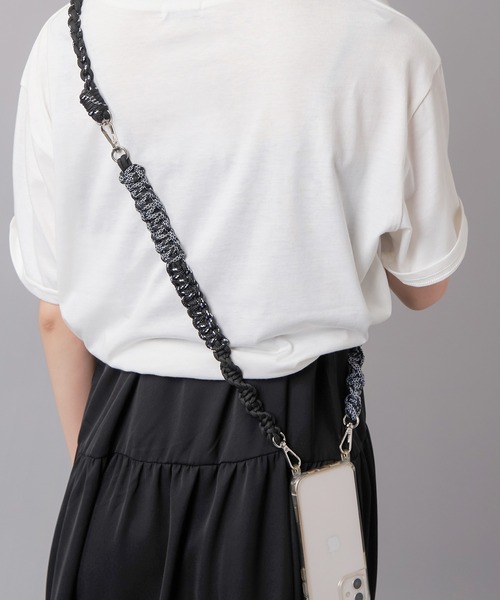 SPINNS（スピンズ）の「【選べるスマホショルダー】3WAYヒモショルダーストラップ　スマホストラップ（スマホグッズ・レディース・ブラック/ネイビー/ベージュ/グレー・ONESIZE）」の14枚目の写真