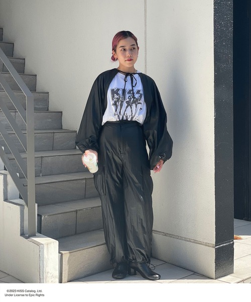 CIAOPANIC(チャオパニック)の「コーティングレザーワイドカーゴパンツ(カーゴパンツ・レディース・ブラウン/ブラック・0/1)」の10枚目の写真