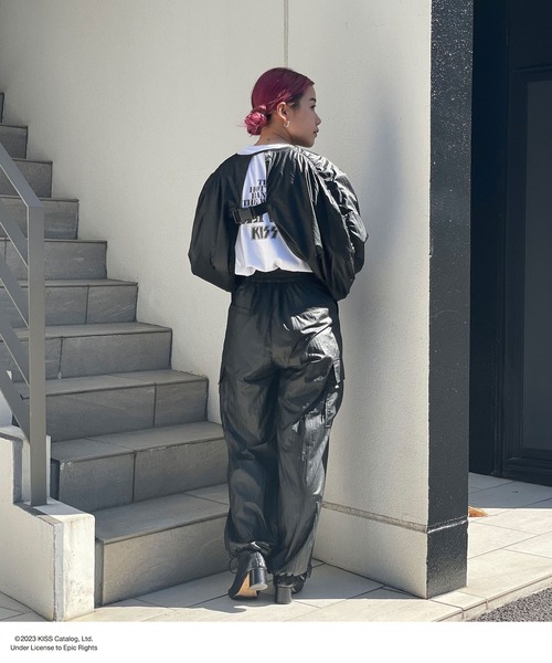 CIAOPANIC(チャオパニック)の「コーティングレザーワイドカーゴパンツ(カーゴパンツ・レディース・ブラウン/ブラック・0/1)」の12枚目の写真