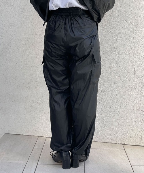 CIAOPANIC(チャオパニック)の「コーティングレザーワイドカーゴパンツ(カーゴパンツ・レディース・ブラウン/ブラック・0/1)」の18枚目の写真