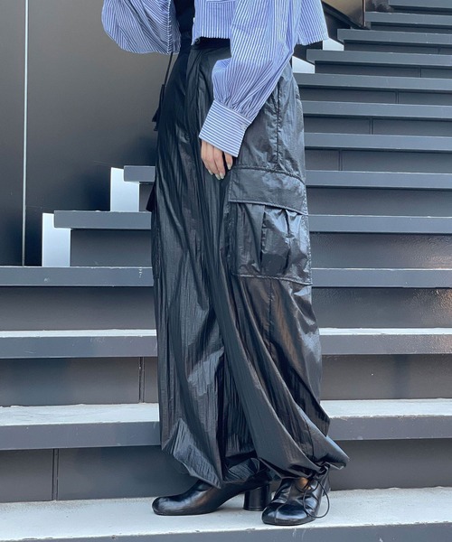 CIAOPANIC(チャオパニック)の「コーティングレザーワイドカーゴパンツ(カーゴパンツ・レディース・ブラウン/ブラック・0/1)」の7枚目の写真