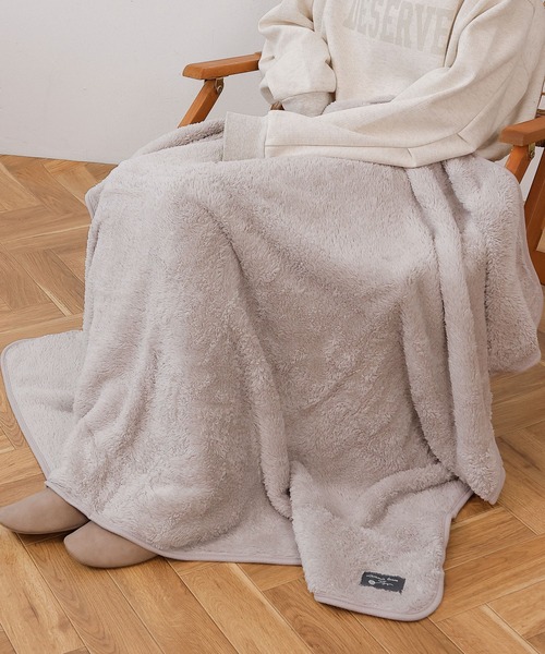 emesuelee（エメスーリー）の「ふわふわモフモフシープタッチブランケットM（ブランケット・レディース・モスグリーン/モカ/ライトグレー/アイボリー/ブルー・フリー）」の3枚目の写真