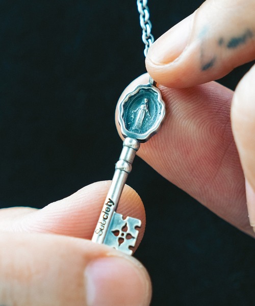 Subciety(サブサエティ)の「MARIA MEDAILLE KEY NECKLACE(ネックレス・メンズ・ゴールド/シルバー・FREE)」の15枚目の写真