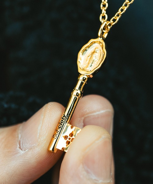 Subciety(サブサエティ)の「MARIA MEDAILLE KEY NECKLACE(ネックレス・メンズ・ゴールド/シルバー・FREE)」の3枚目の写真