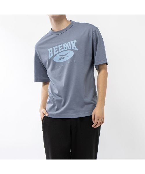 Reebok(リーボック)の「クラシック ビッグ ロゴ Tシャツ / CLASSIC AE BIG LOGO TEE(Tシャツ/カットソー・メンズ・グレイッシュブルー/ダークグレー・MEDIUM/SMALL/LARGE/XX-LARGE/X-LARGE/X-SMALL)」の7枚目の写真