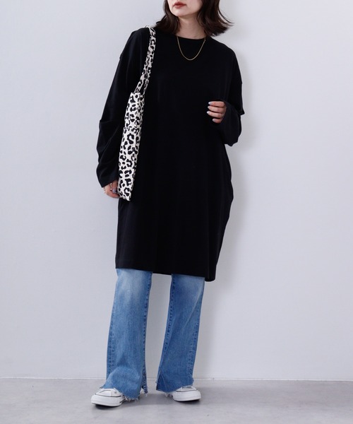 atONE(アットワン)の「atONE オーバーサイズ膝丈ワンピース(ワンピース・レディース・ブラック/オフホワイト/カーキ/モカ・LL~3L/4L~5L/M~L)」の2枚目の写真