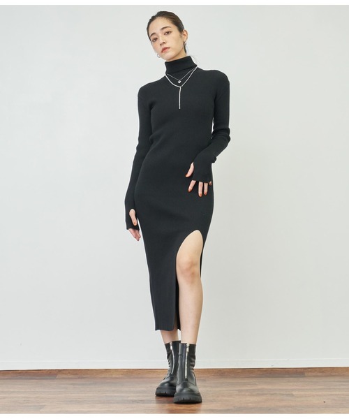 ANAP（アナップ）の「ディープスリットタートルネックリブニットロングワンピース（ワンピース・レディース・ブラック/グレー/テラコッタ・FREE）」の21枚目の写真