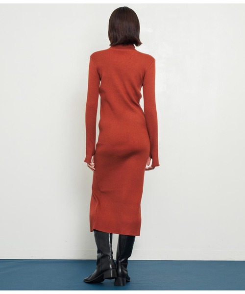 ANAP（アナップ）の「ディープスリットタートルネックリブニットロングワンピース（ワンピース・レディース・ブラック/グレー/テラコッタ・FREE）」の11枚目の写真