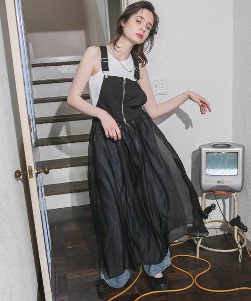 forksy.（フォルクシー）の「【forksy.】異素材切り替えワンピース（サロペット/オーバーオール・レディース・アイボリー/カーキ/チャコールグレー/ブラック・FREE）」の9枚目の写真