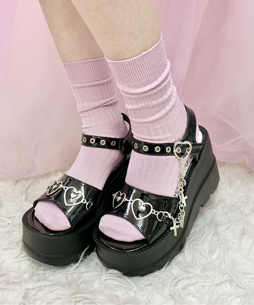 cs T&P(シーエスティーアンドピー)の「厚底ハートチェーン付きサンダル 24SS(サンダル・レディース・ホワイト系2/ブラック系1/パープル系2・M/LL/S/L)」の2枚目の写真