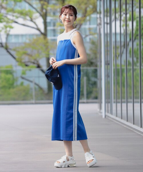 Ray BEAMS（レイビームス）の「Ray BEAMS / ライン ジャージ キャミ ワンピース（ワンピース・レディース・ブラック/ロイヤルブルー・1/0）」の2枚目の写真