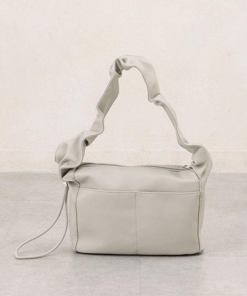DISCOAT（ディスコート）の「【軽量】ギャザーハンドルスクエアショルダーバッグ（ショルダーバッグ・レディース・グレー/アイボリー/ブラック・FREE）」の4枚目の写真
