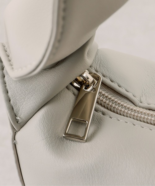 DISCOAT（ディスコート）の「【軽量】ギャザーハンドルスクエアショルダーバッグ（ショルダーバッグ・レディース・グレー/アイボリー/ブラック・FREE）」の10枚目の写真