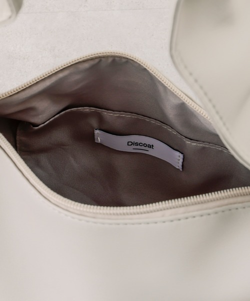 DISCOAT（ディスコート）の「【軽量】ギャザーハンドルスクエアショルダーバッグ（ショルダーバッグ・レディース・グレー/アイボリー/ブラック・FREE）」の6枚目の写真