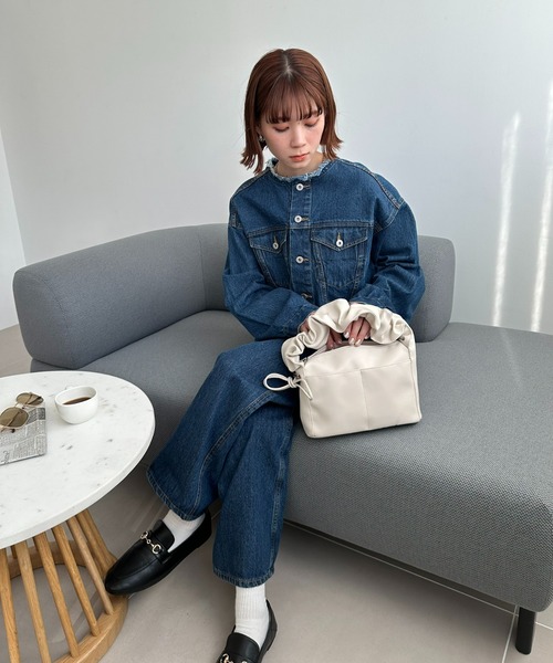 DISCOAT（ディスコート）の「【軽量】ギャザーハンドルスクエアショルダーバッグ（ショルダーバッグ・レディース・グレー/アイボリー/ブラック・FREE）」の12枚目の写真