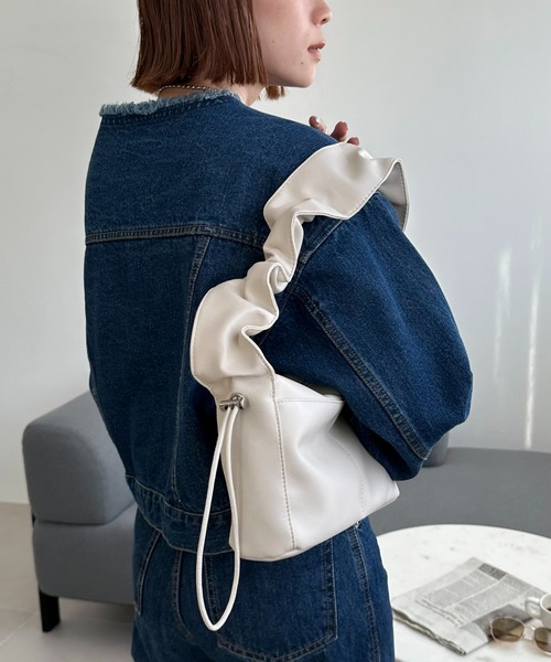 DISCOAT（ディスコート）の「【軽量】ギャザーハンドルスクエアショルダーバッグ（ショルダーバッグ・レディース・グレー/アイボリー/ブラック・FREE）」の15枚目の写真