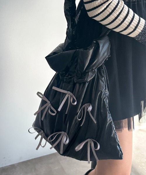 apres jour mignon(アプレジュールミニョン)の「リボンバッグ【ZOZOTOWN限定アイテム】(ショルダーバッグ・レディース・シルバー/ブラック・フリー)」の12枚目の写真