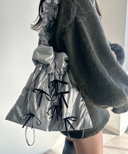 apres jour mignon(アプレジュールミニョン)の「リボンバッグ【ZOZOTOWN限定アイテム】(ショルダーバッグ・レディース・シルバー/ブラック・フリー)」の8枚目の写真