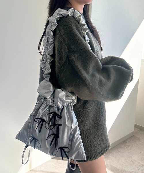 apres jour mignon(アプレジュールミニョン)の「リボンバッグ【ZOZOTOWN限定アイテム】(ショルダーバッグ・レディース・シルバー/ブラック・フリー)」の5枚目の写真