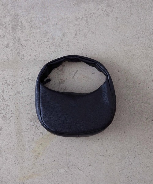 EFOLE(エフォル)の「Round zip mini bag / ラウンド ジップ ミニ バッグ(ショルダーバッグ・レディース・イエロー/ブラック/オフホワイト/グリーン・FREE)」の17枚目の写真