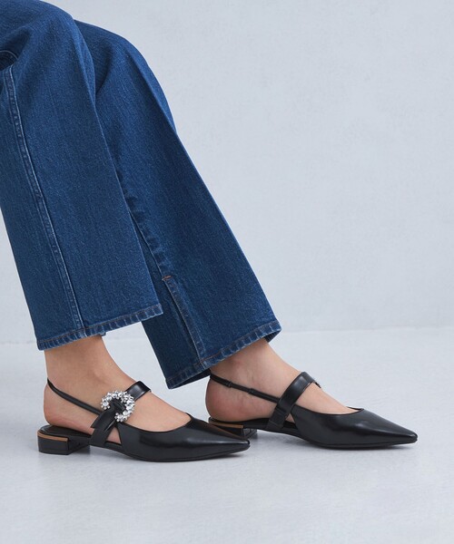 green label relaxing（グリーンレーベルリラクシング）の「ポインテッド ビジュー バックストラップ シューズ（1.5cmヒール）（パンプス・レディース・シルバー/ブラック/ベージュ・24.5cm/24cm/23.5cm/23cm）」の5枚目の写真