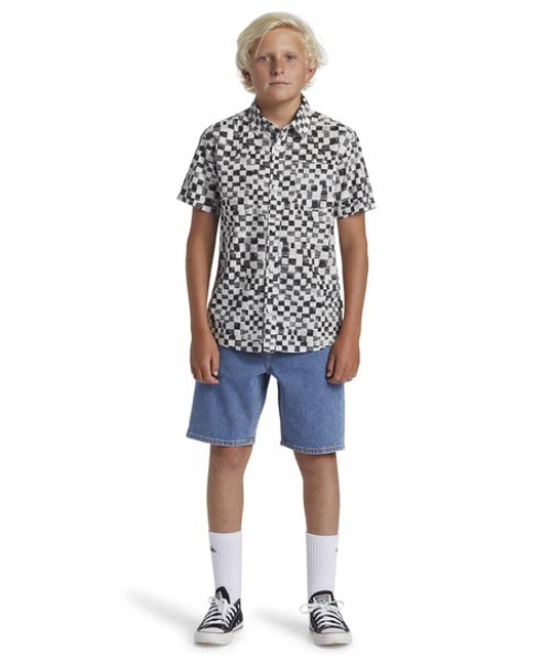 Quiksilver（クイックシルバー）の「SATURN DISTORT SS YO/クイックシルバーキッズ半袖総柄シャツ（シャツ/ブラウス・キッズ・ブラック・160/150/140/130）」の8枚目の写真