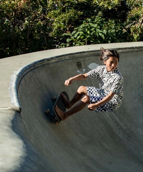 Quiksilver（クイックシルバー）の「SATURN DISTORT SS YO/クイックシルバーキッズ半袖総柄シャツ（シャツ/ブラウス・キッズ・ブラック・160/150/140/130）」の2枚目の写真