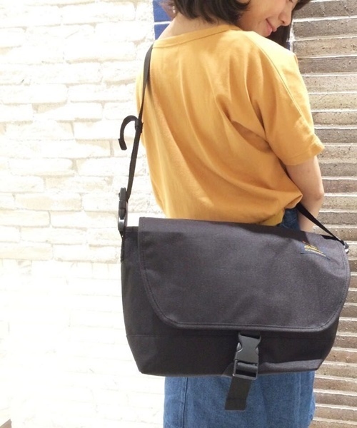 Kastane(カスタネ)の「ナイロンメッセンジャー(バックパック/リュック・レディース・ブラック/ブラウン・FREE)」の2枚目の写真