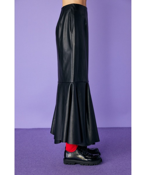 ENFOLD（エンフォルド）の「Synthetic Leather ペプラムスカート（スカート・レディース・ブラック・38/36）」の6枚目の写真