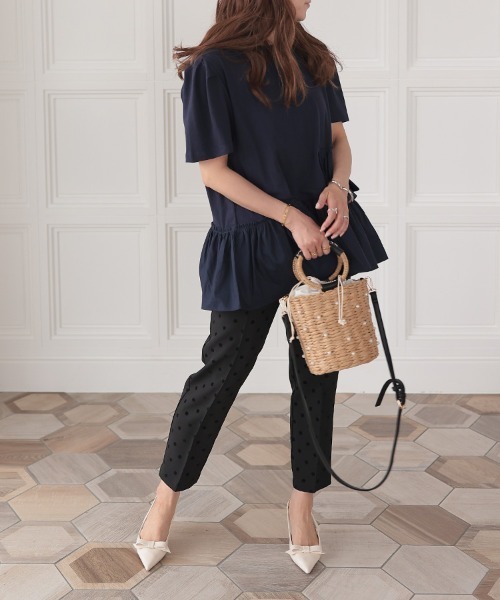 DONOBAN（ドノバン）の「フリルヘムTEE（Tシャツ/カットソー・レディース・ブラック/グレイッシュベージュ/ホワイト/ネイビー・FREE）」の14枚目の写真